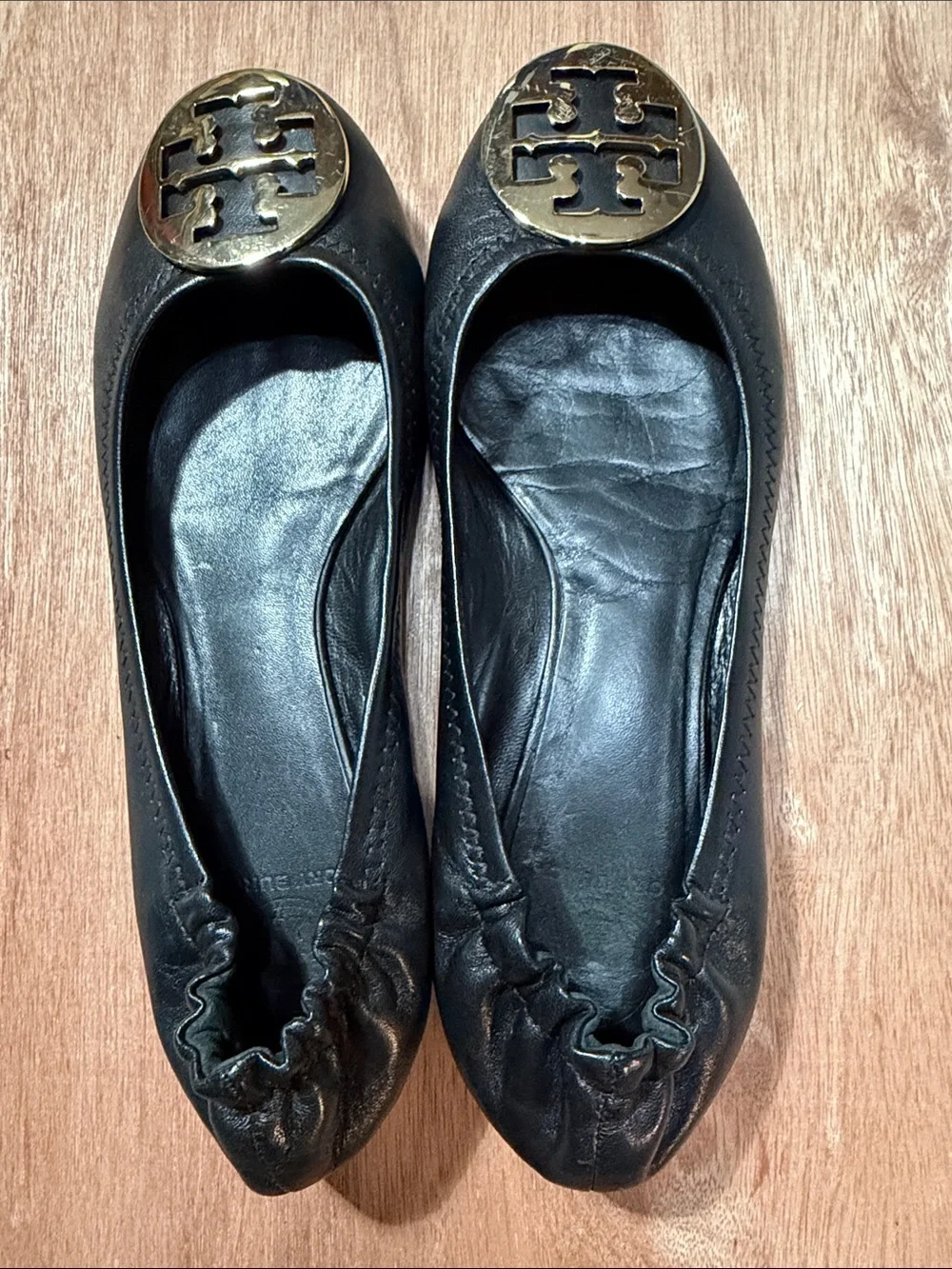 Tory Burch Leather Black Flats with Gold Logo size 8.5/9